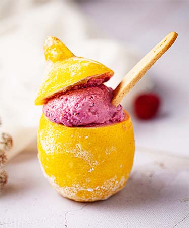 Helado keto limón y frutos rojos